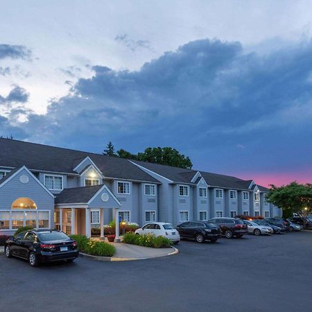 Microtel Inn & Suites By Wyndham Bethel/Danbury Exterior foto