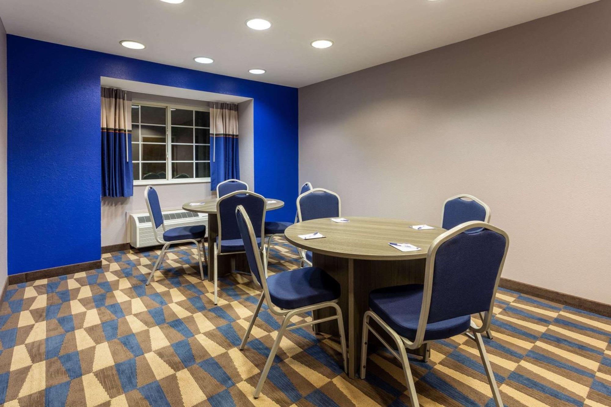 Microtel Inn & Suites By Wyndham Bethel/Danbury Exterior foto