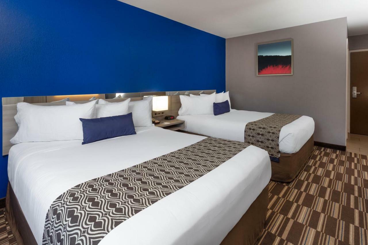 Microtel Inn & Suites By Wyndham Bethel/Danbury Exterior foto