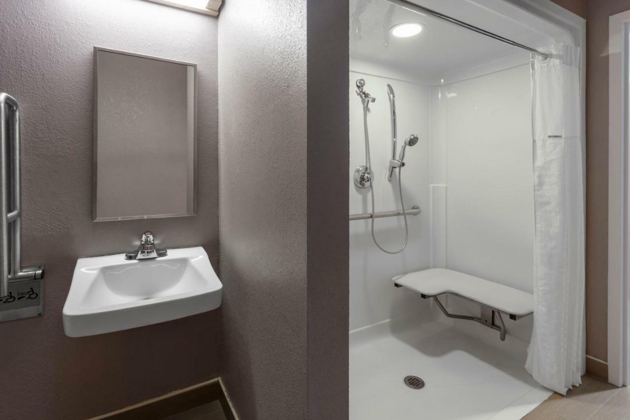 Microtel Inn & Suites By Wyndham Bethel/Danbury Exterior foto